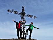 36 Alla elaborata, bella croce di vetta dello Zuc di Valbona